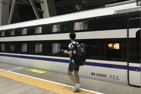 镜头下：新型卧铺动车组，每个铺位都是“包间”，售价600左右图片