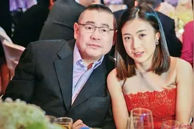 20年前就当过中国首富，儿子用二手苹果电脑，自己最喜欢吃回锅肉图片