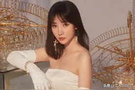 柳岩为了秀身材真卖力，拍婚纱写真也不忘“高开叉”，妩媚又撩人图片