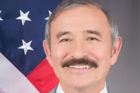 美驻韩大使剃掉了“日式小胡子”，此前被批胡子造型像日本殖民时期统治者，是在侮辱韩国图片