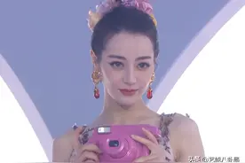 GQ年度最美红毯：热巴雀斑妆出战，baby仙女棒接招，金晨红气逼人图片