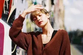 97年的泰国歌手，LISA亚太区最美面孔图片