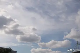 火烧云渲染的天空图片