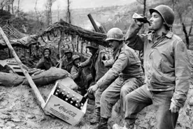 朝鲜长津湖战役，我军抢美军罐头，美军抢同伴尸体：中国人太恐怖图片