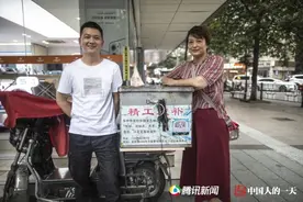 90后织补师：街头摆摊修补衣物月入上万，25岁买下杭州一套房图片