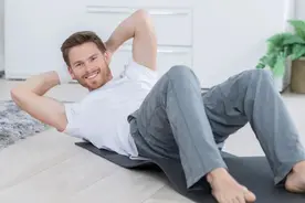 如何正确做仰卧起坐图片