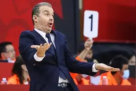 四连败后西蒙或成最短命主帅，秦晓雯无视解立彬引发首钢男篮地震图片