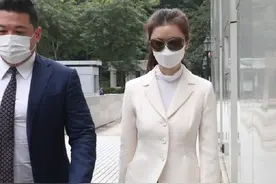 30亿豪门富家女，秘恋周星驰13年诉讼8年，揭开戳心爱情真相图片