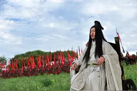 诸葛亮双腿健全，为啥打仗坚持坐“轮椅”？这才是他最可怕的地方图片