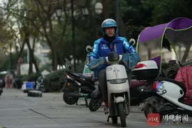 视频︱冬日里奔波的“无声骑手”：奋力向前 人生没有残缺图片
