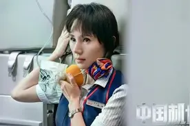 袁泉获得第四座金鸡百花奖杯，演戏只是玩票的她，为何招人喜欢？图片