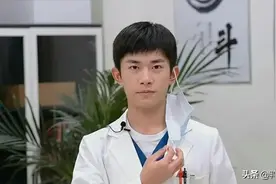 《中国医生》破防时刻：易烊千玺的眼神，张子枫回眸，让人动容啊图片