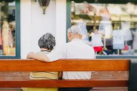 58岁的住家阿姨：接下来的钱，都是给自己家赚的，终于不用还债了图片
