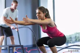 深蹲的标准动作图片