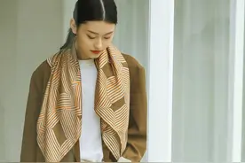 10个丝巾的创意搭配法，增加配饰更多变化，让女性魅力迷人展现图片