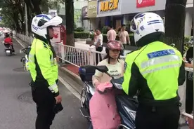 紧急提醒！这样骑车要被罚！图片