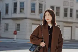 见过世面的女人，穿衣大多选这个“奶奶色”，优雅又气质，太美了图片