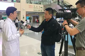 挤痘痘的打开方式图片