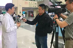 挤痘痘的打开方式图片