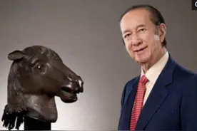 98岁赌王一生享尽荣华富贵，陪他白手起家的发妻，却过得苦不堪言图片