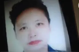 “错换人生”千呼万唤的志姑姑真照，大红色口红，网友：风韵犹存图片