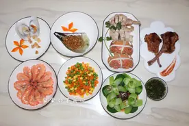2个人的年夜饭，花142元做了8道菜，网友：量太少了吃不饱图片