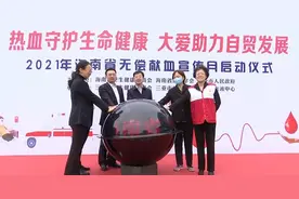 小记者现场报道：2021年海南省无偿献血宣传月三亚活动图片