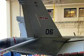 美军战机惊现“八一”涂装，红色五角星很耀眼，美国想干什么？图片