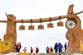 新疆旅游哪些地方需要办边防证？与哪些国家边境相邻？哪个免费图片