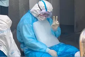 致敬！“抱冰男孩”，找到了！图片