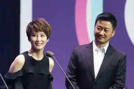 谢楠是吴京的迷妹，却让他追到发火才答应他，原因全在吴京身上图片