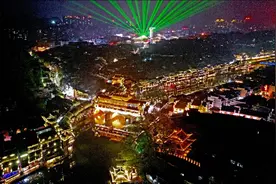 凤凰古城夜，让你艳遇无数…图片