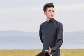 这才叫看子敬父！张云雷当年成名后，南京德云社直接划给了他父亲图片
