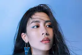 巫启贤21岁女儿高调出道！30多位大咖发文祝贺，其颜值超高似混血图片
