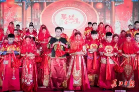 武汉同济医院60对新人齐办婚礼｜图集图片