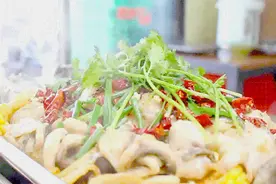 进店就送！浮桥排名第二的烤鱼店，下冰雹也要去吃图片