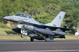 巴基斯坦买不到F-16,转身求购歼10，再配上PL15，入役就挑战阵风图片