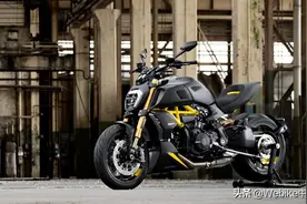 新款杜卡迪大魔鬼摩托车换了鲜黄色的车架图片