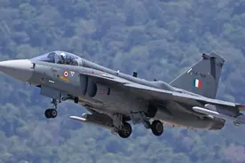 叫嚣阵风横扫歼20，印媒又吹嘘：若中印爆发战争，光辉将媲美歼10图片