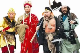 四大名著参演三部，照片被当做神仙祭拜，冥币上印的是自己图片