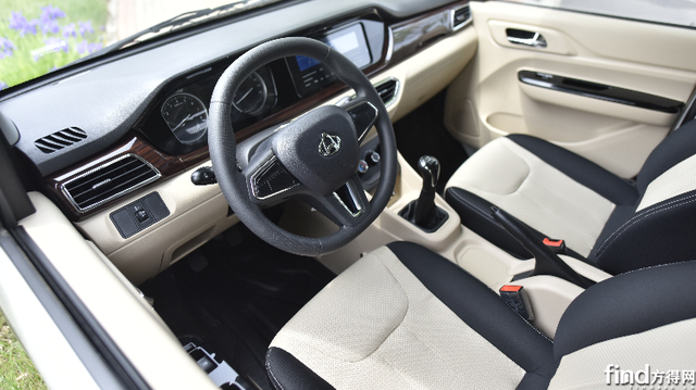 长安跨越星V5到底有多能装？最大容积 5.48m³，多拉快跑才是王道