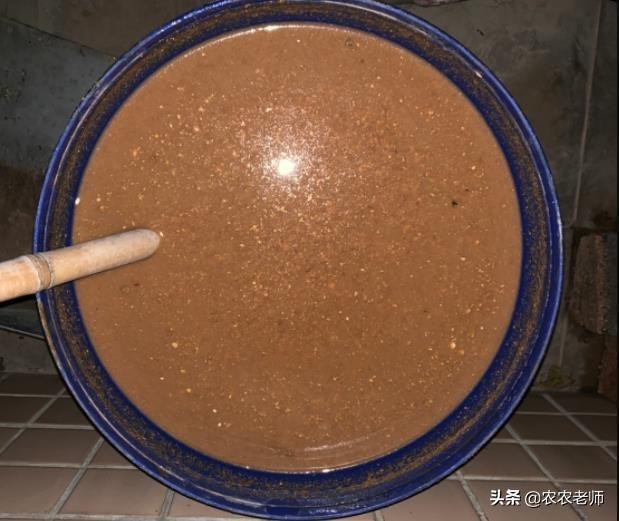 当下气温较高，15天足可沤制好花生麸液肥，果农需了解5个关键点