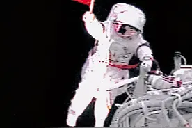 中国第一次太空出舱有多艰难，出舱有哪些危险？图片