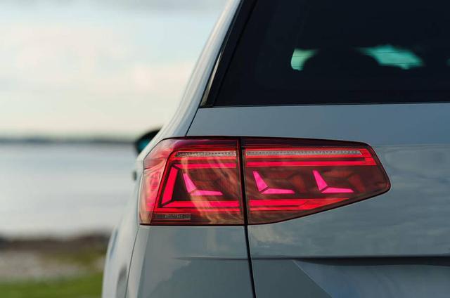 迈腾旅行车究竟有多香？高功2.0T+7DSG，竟比高尔夫GTI跑得还快