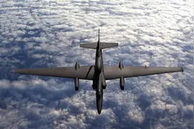 中国向南海发射两枚弹道导弹，精准命中移动靶船，美海军中将回应图片