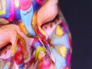 他将人脸变成镜子，映射出全世界的虚拟与真实