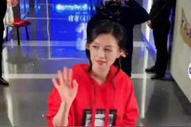 50岁张庭疑怀第3胎，双手捧腹小心翼翼，曾做9次试管婴儿图片