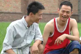 果靖霖：曾准时7点去菜市场捡菜叶，妻去世11年宁孤单也不娶？图片