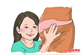 姑娘体重暴涨30斤，天天运动劈叉都没用！医生：怀孕5个月还是双胞胎图片