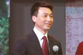 “新闻联播”主播康辉：小师妹妻子曾反对他做老总图片